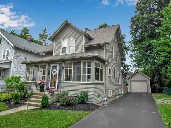 211 Pleasant Ave, Hamburg, NY 14075
