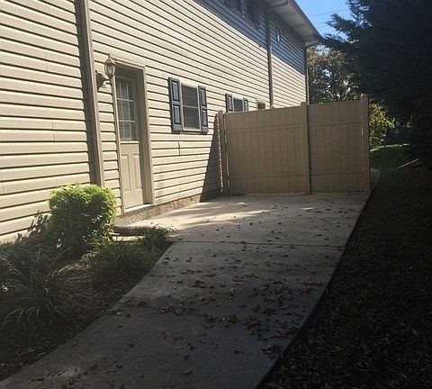 3rd image of 3526 Walnut Grove Ln NE