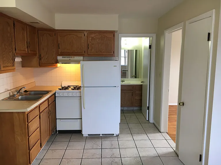 676 Riverview Dr — Photo 3