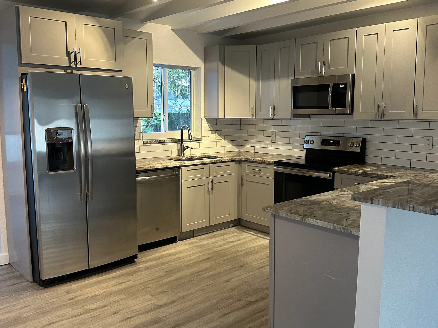 3 bed, 1621 sqft, $3,400 — Photo 3