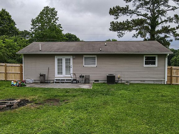 5th image of 851 Greenhills Dr SE