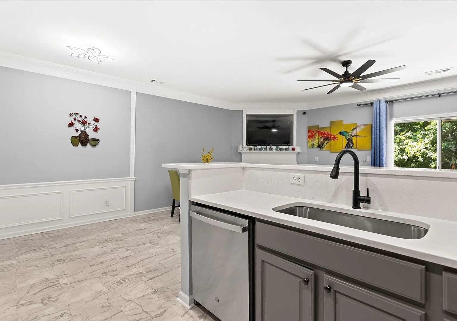 Renovated 2BR Townhome | Dual Ensuite Bedrooms — Photo 3