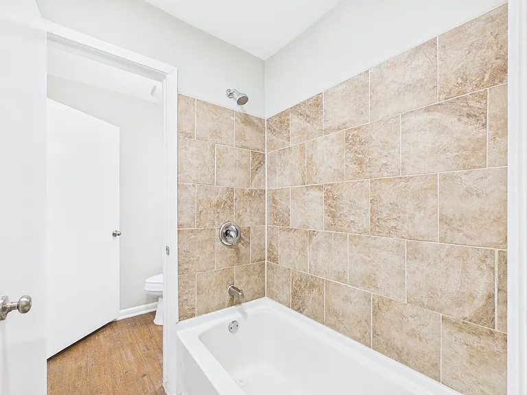 Oxford Pointe Apartments — Photo 10