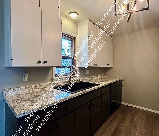 2206 W 39th St — Photo 17