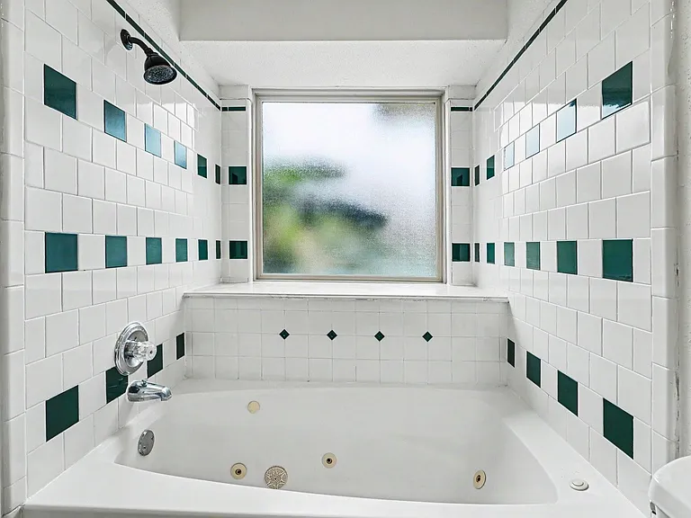 2909 Forest Hills Dr — Photo 16