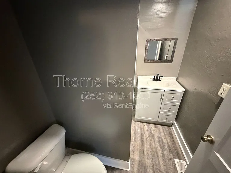615 Manchester St SE — Photo 12