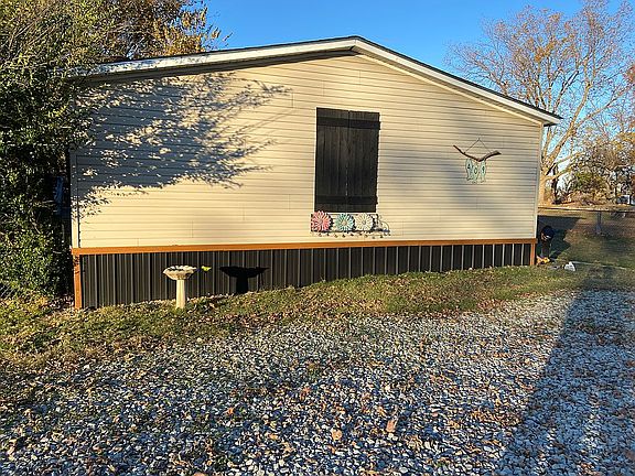4th image of 409 Indian Ave
