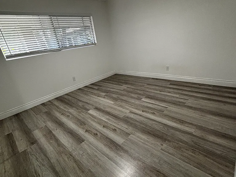 145 W Grove St #B — Photo 13