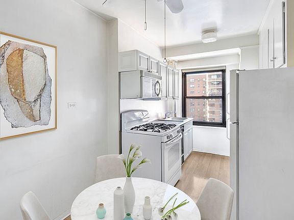 5th image of 264 E Broadway APT C1702