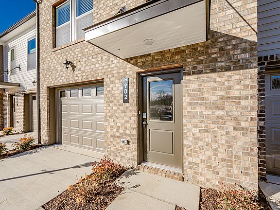 3rd image of 902 Encore Autumn Ln