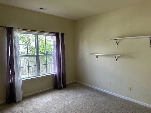 2565 Kentucky Derby Dr — Photo 23