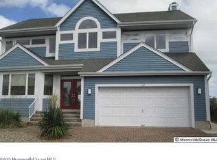 121 Glimmer Glass Cir, Manasquan, NJ 08736