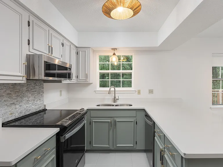 7830 Cove Ridge Dr — Photo 14