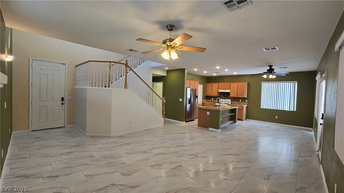 3 bed, 2.5 bath, 1887 sqft, $2,400 — Photo 4