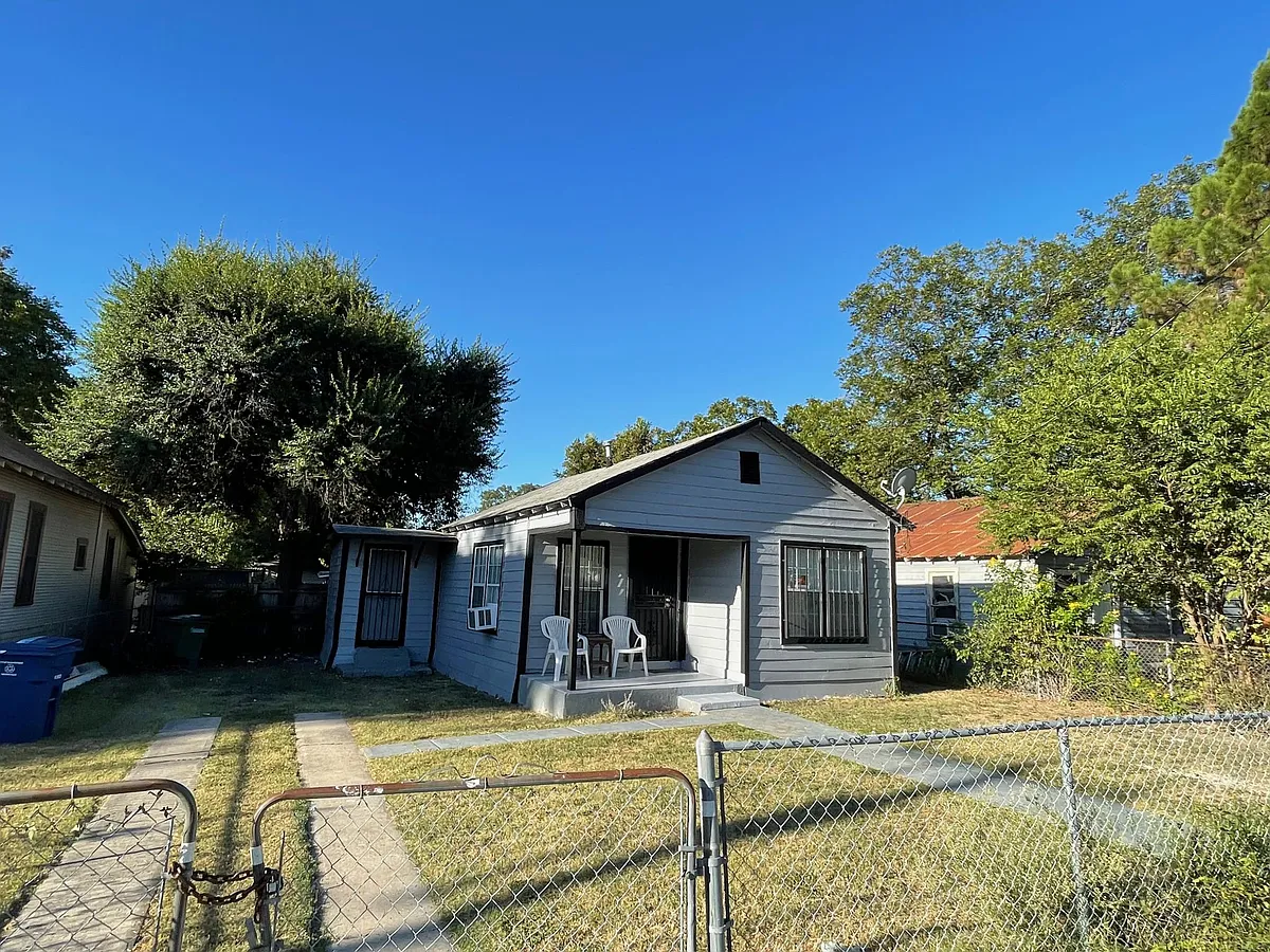 Building Photo - 204 Lone Star Blvd
