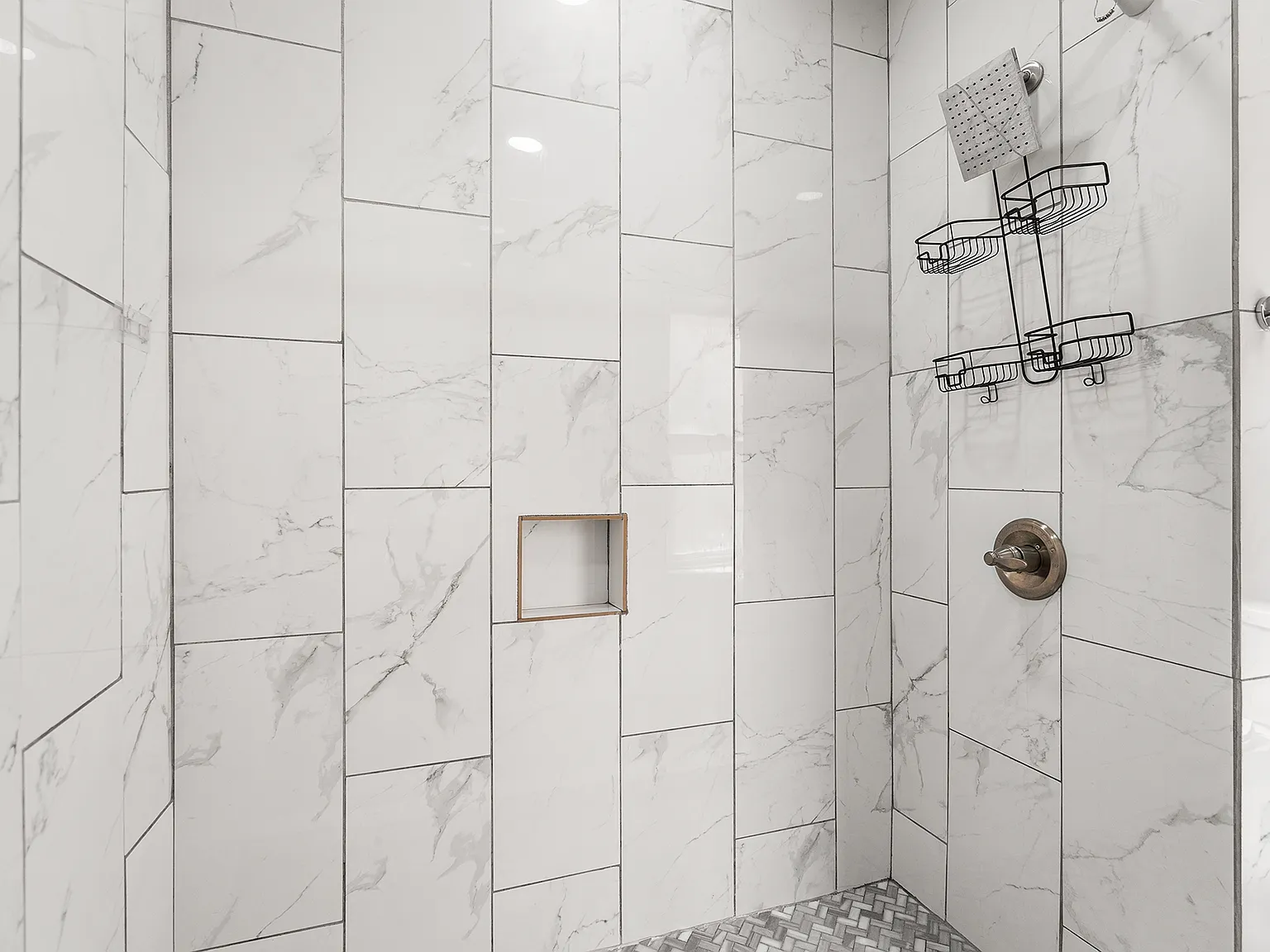 4 bed, 1290 sqft, $1,800 — Photo 1