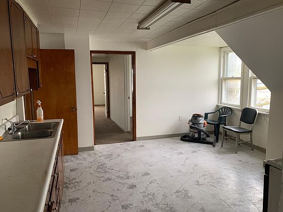 3rd image of 135 Ivy St #2