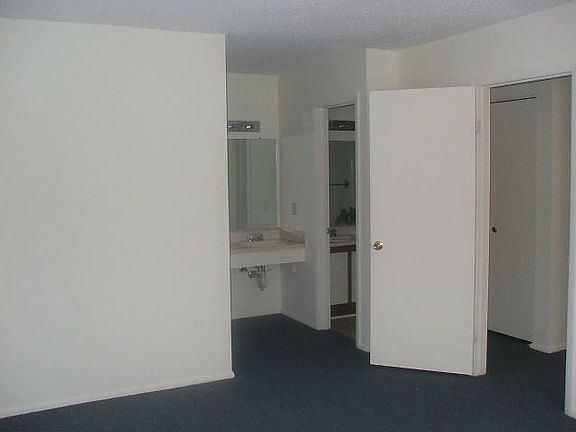 5th image of 402 Resort Ct