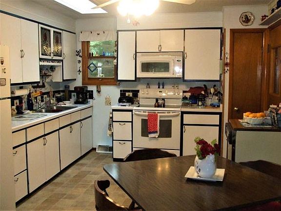 5th image of 8224 W Lullaby Ln