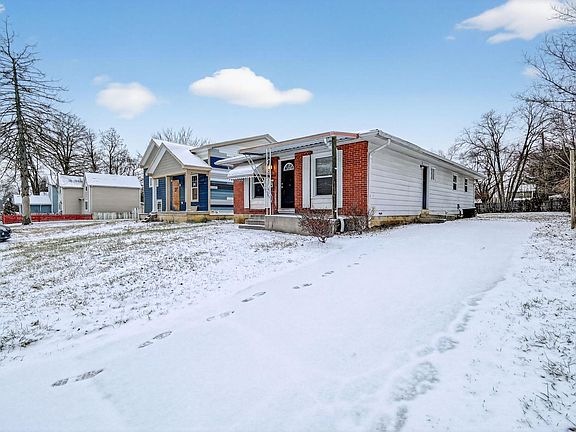 2nd image of 2823 Fern Ave