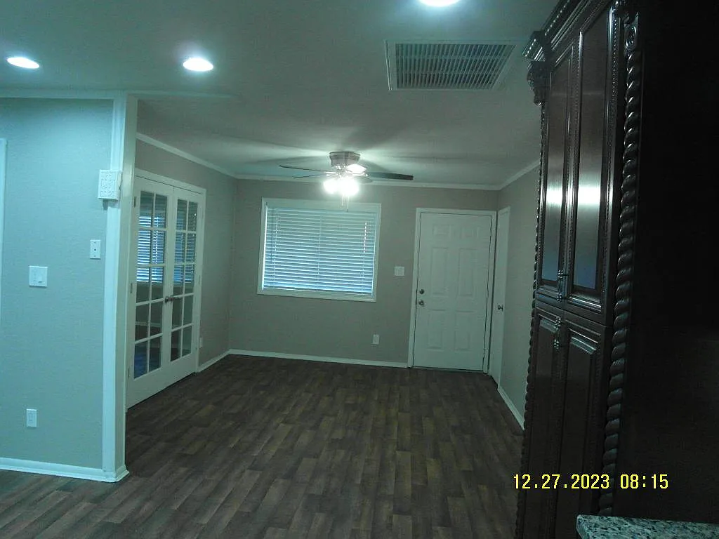 905 W Saint John Rd — Photo 4