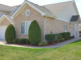 11414 S Foxwoods Dr, Oak Lawn, IL 60453