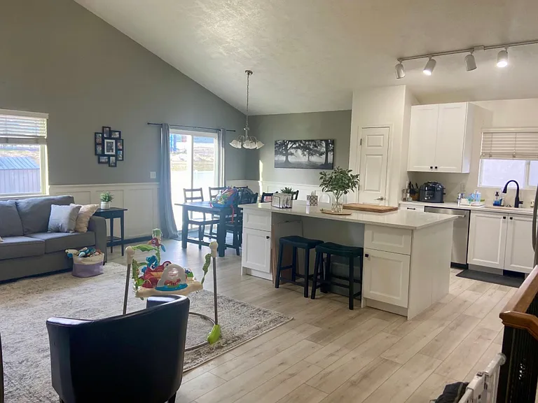1906 W Pointe Meadow Loop — Photo 1
