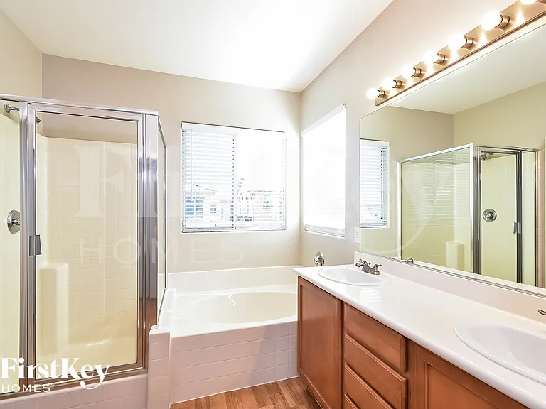 10552 Lessona St — Photo 12