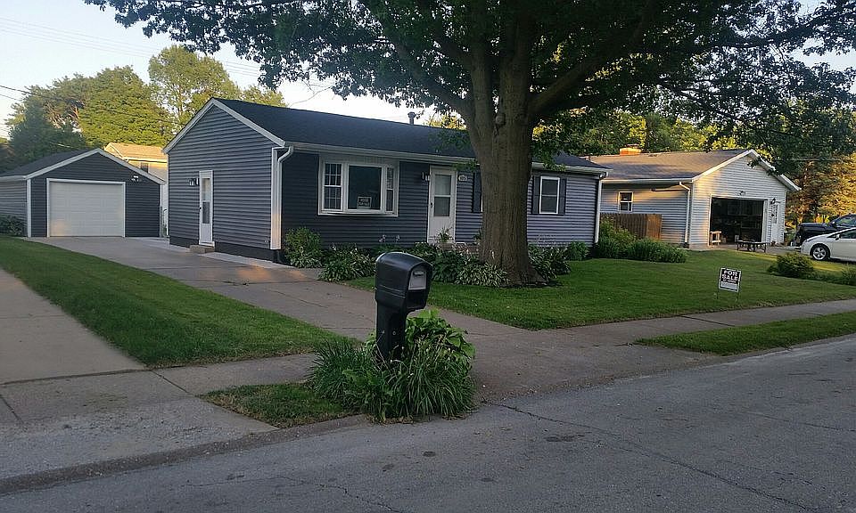 105 N 7th St, Eldridge, IA 52748 Zillow