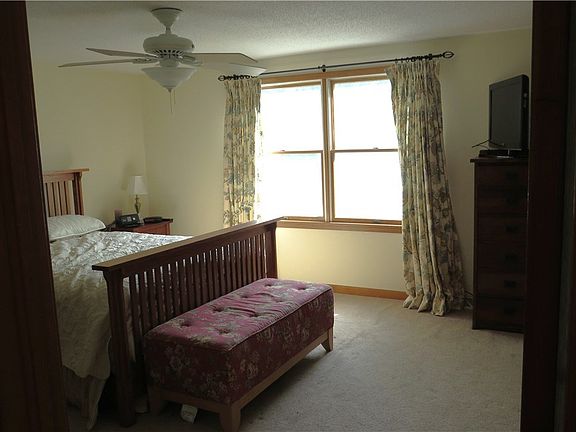 3rd image of 1054 Castlebar Dr