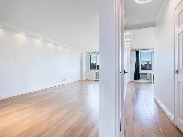 1270 5th Avenue image 10 of 23