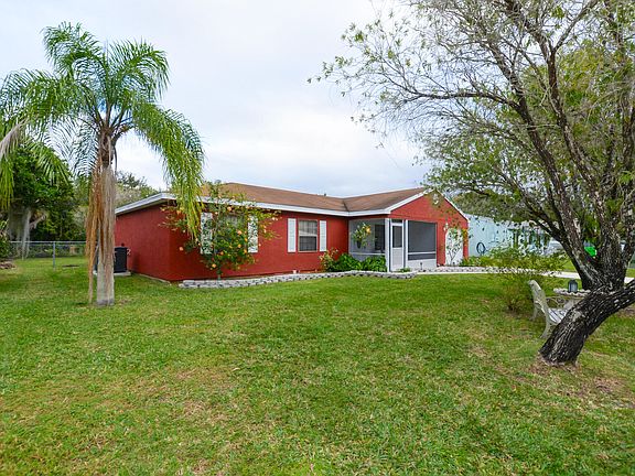 4th image of 1431 SE Belcrest Street