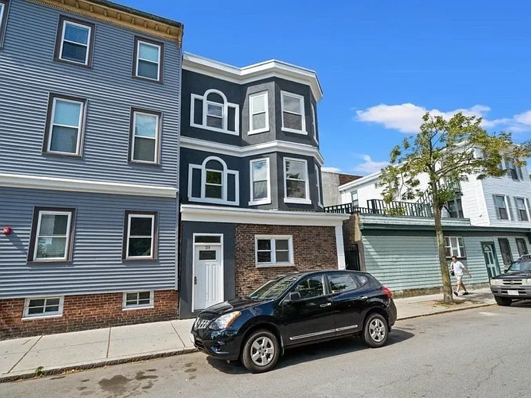 219 Marion St #3 — Photo 3