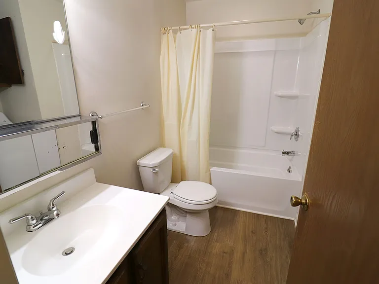 209 Colonial Dr — Photo 16