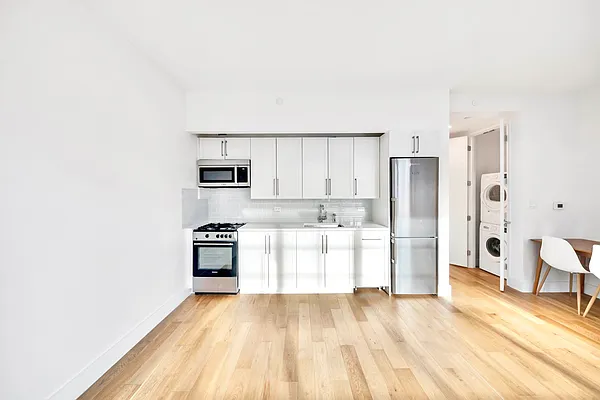 27-21 44 Drive #1205
