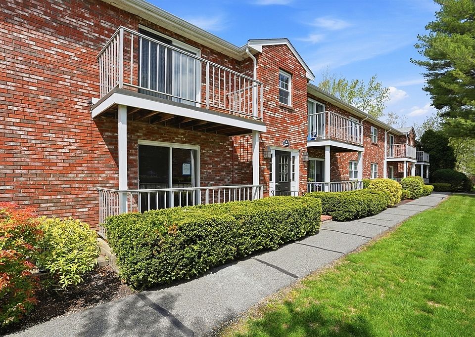 1st image of 10 Kingswood Dr #13
