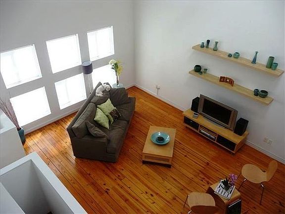 3rd image of 908 Ruthven St