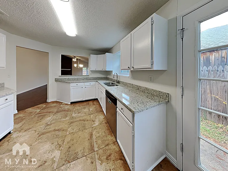 8704 Tigris Trl — Photo 4