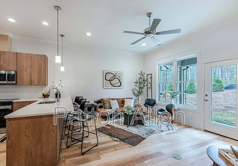 153 Collin Pl #16 — Photo 7