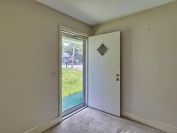 4th image of 1821 Sunnyside Dr