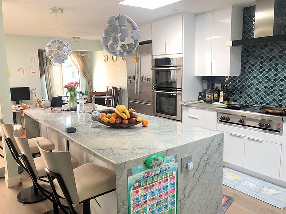 High-end appliances: Build-in fridge, dishwasher, Wolf gas range with grill