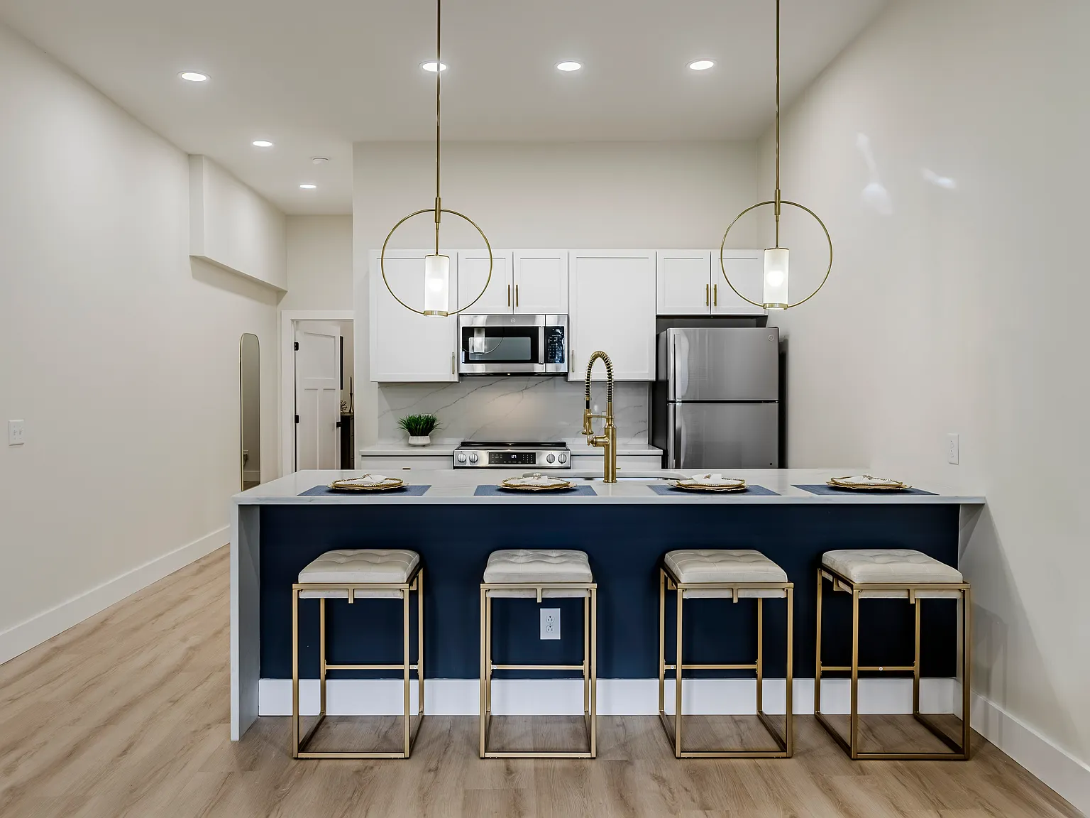 1 bed, 1000 sqft, $1,900 — Photo 3