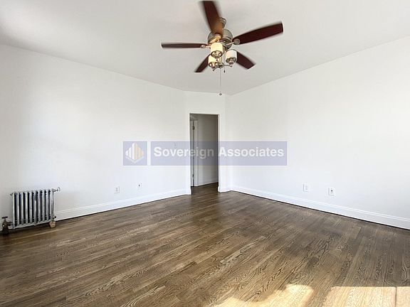 4th image of 3620 Broadway #32