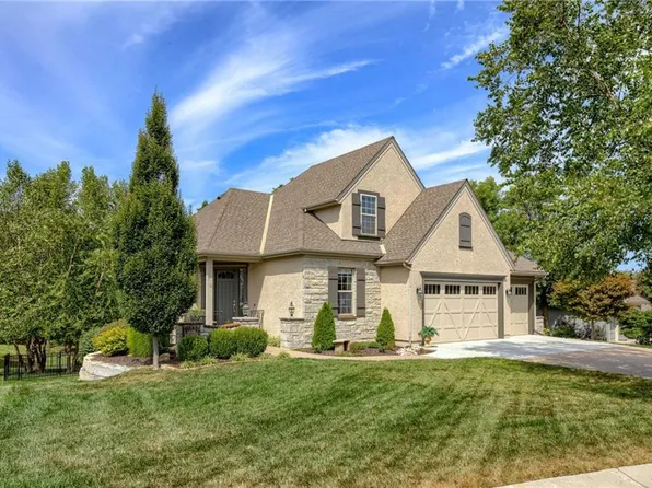 1608 SW Hedgewood Ln, Lees Summit, MO 64081