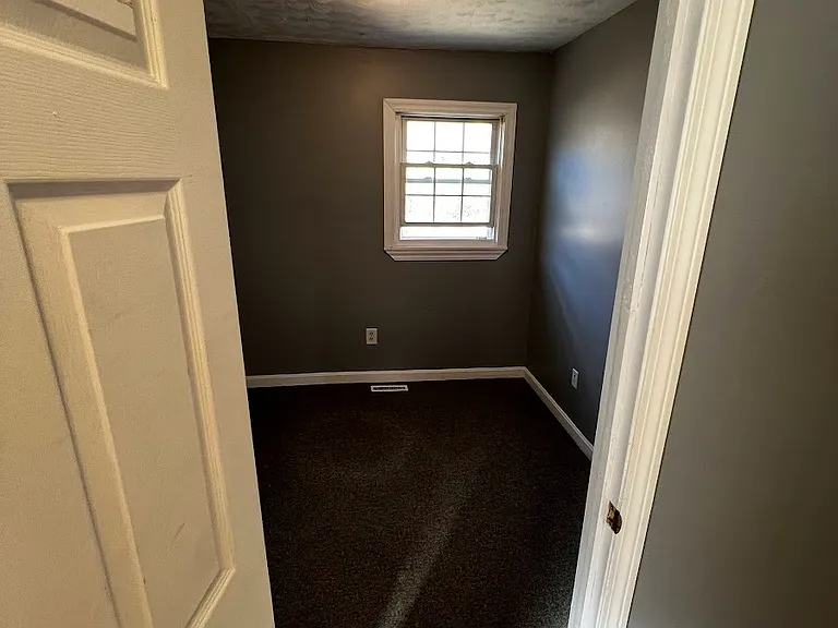 10 Shaker Rd — Photo 16