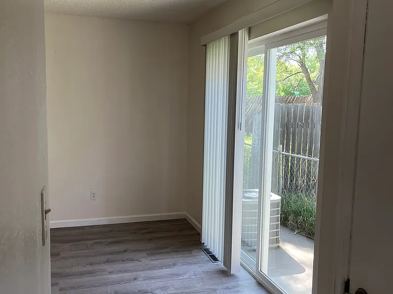 1424 Centennial Dr — Photo 8