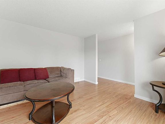 4th image of 616 N 1st St NE