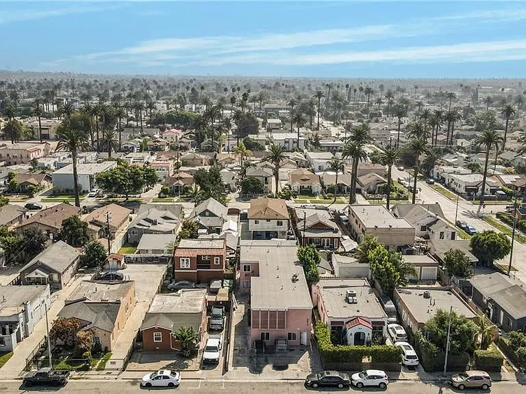 2672 S Redondo Blvd — Photo 11