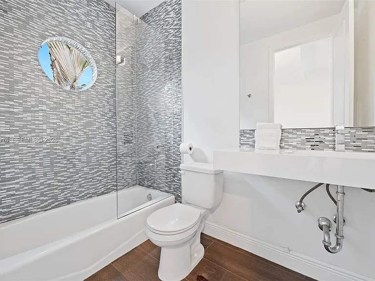 2501 Pine Tree Dr — Photo 19