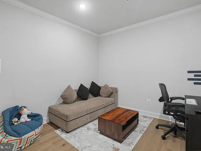 411 W Ponds Edge Dr — Photo 6